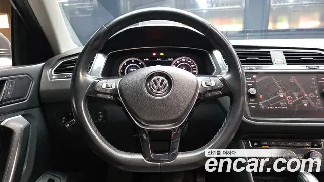 Volkswagen Tiguan 2018 — Şəkil 14/20