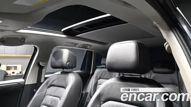 Volkswagen Tiguan 2018 — Şəkil 18/20