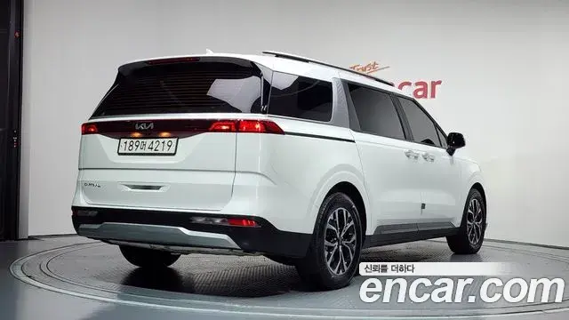 Kia Carnival 2022 — ფოტო 9/20