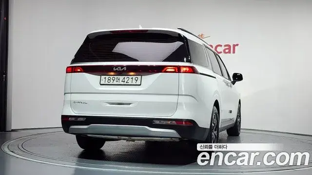 Kia Carnival 2022 — ფოტო 13/20