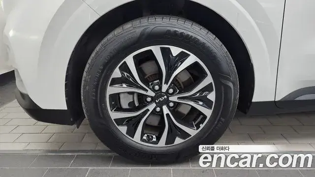 Kia Carnival 2022 — ფოტო 2/20