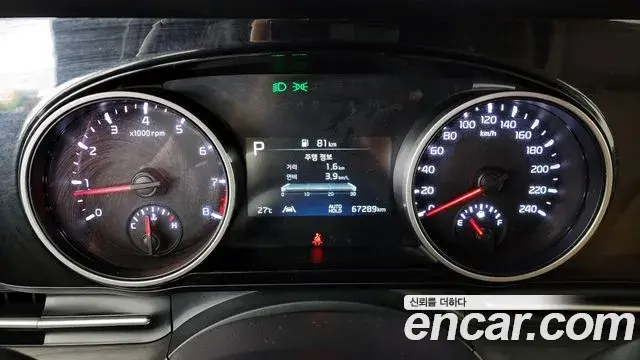 Kia Carnival 2022 — ფოტო 15/20
