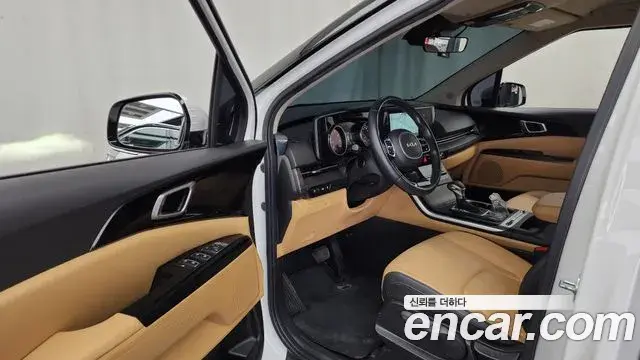 Kia Carnival 2022 — ფოტო 17/20