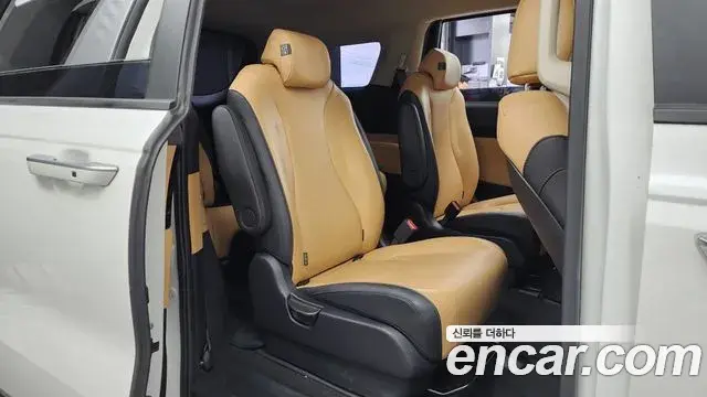 Kia Carnival 2022 — ფოტო 7/20