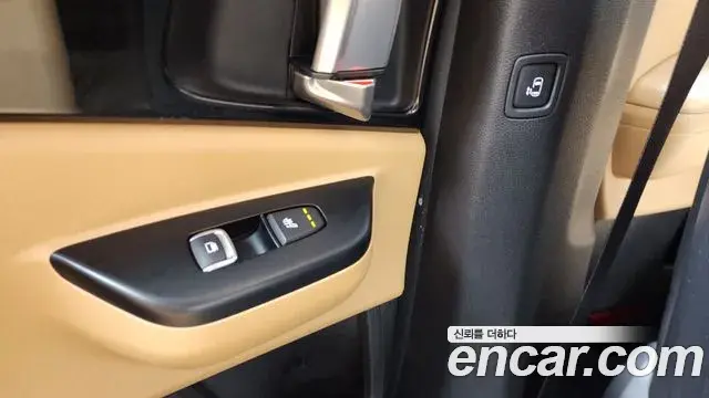 Kia Carnival 2022 — ფოტო 12/20