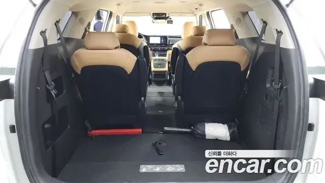 Kia Carnival 2022 — ფოტო 6/20