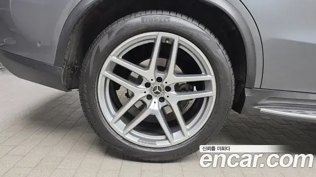 Mercedes-Benz GLE-Class 2018 — Photo 19/32