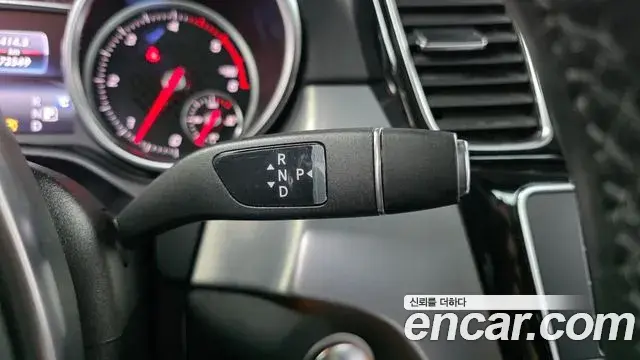 Mercedes-Benz GLE-Class 2018 — Photo 23/32