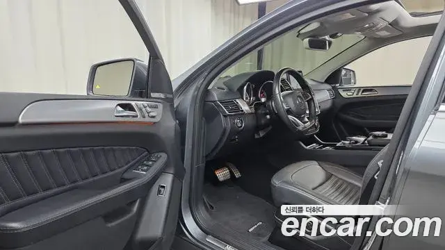 Mercedes-Benz GLE-Class 2018 — Photo 15/32