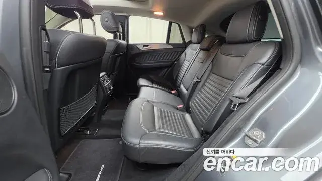 Mercedes-Benz GLE-Class 2018 — Photo 18/32