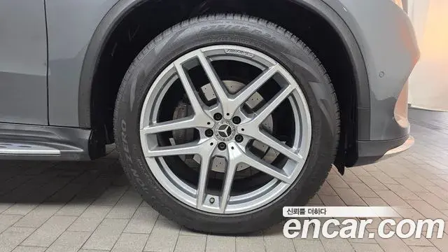 Mercedes-Benz GLE-Class 2018 — Photo 8/32