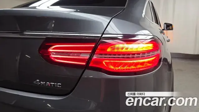 Mercedes-Benz GLE-Class 2018 — Photo 11/32