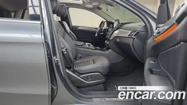 Mercedes-Benz GLE-Class 2018 — Photo 9/32