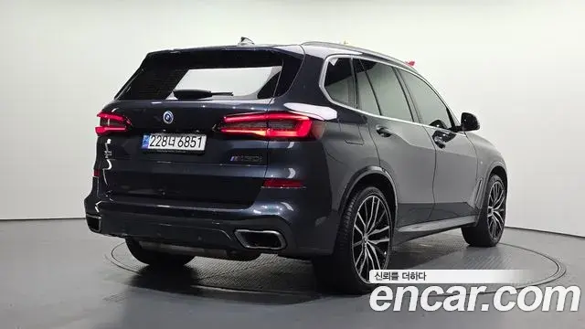 BMW X5 2022 — Фото 1/20