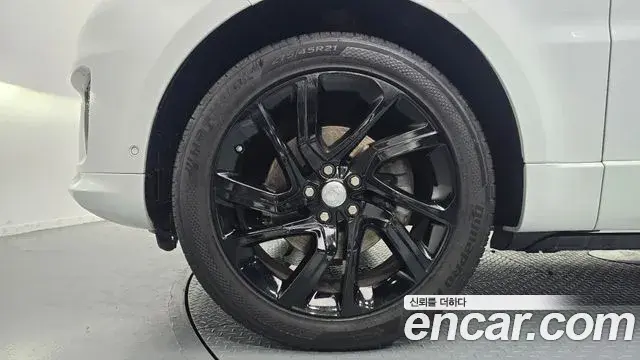 Land Rover Range Rover Sport 2019 — Photo 11/32