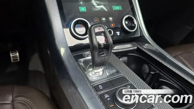 Land Rover Range Rover Sport 2019 — Photo 13/32