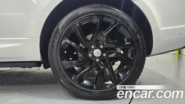 Land Rover Range Rover Sport 2019 — Photo 14/32