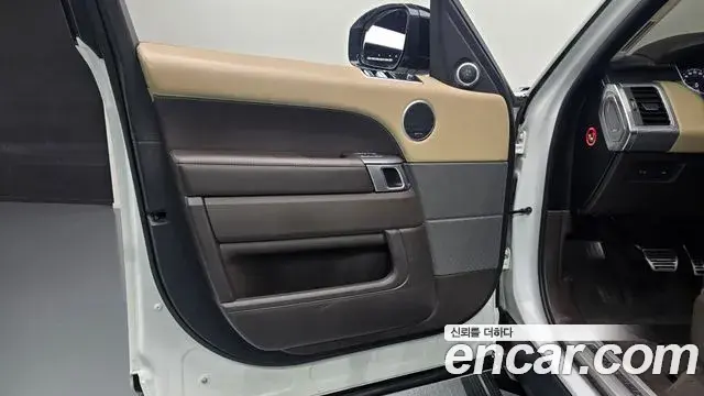 Land Rover Range Rover Sport 2019 — Photo 28/32