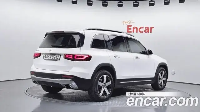 Mercedes-Benz GLB-Class 2021 — Şəkil 12/30