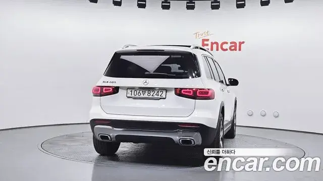 Mercedes-Benz GLB-Class 2021 — Şəkil 26/30
