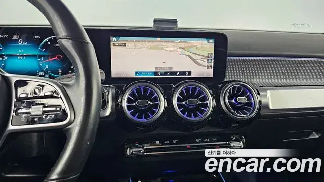 Mercedes-Benz GLB-Class 2021 — Şəkil 22/30