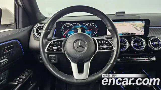Mercedes-Benz GLB-Class 2021 — Şəkil 19/30