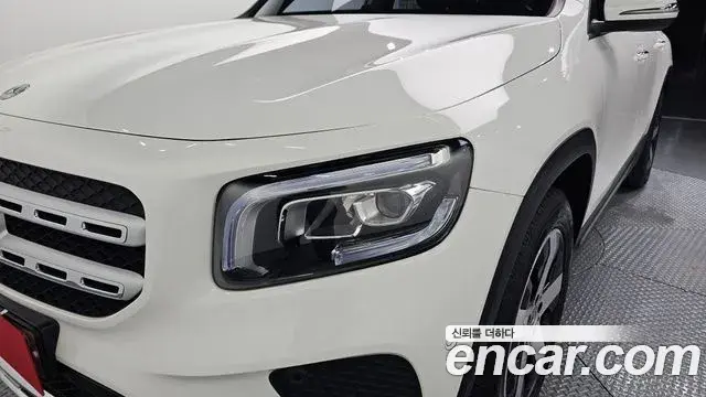 Mercedes-Benz GLB-Class 2021 — Şəkil 24/30
