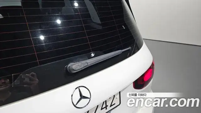 Mercedes-Benz GLB-Class 2021 — Şəkil 7/30