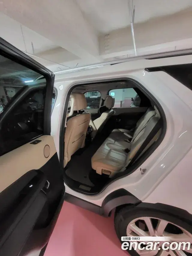 Land Rover Discovery 5 2019 — Photo 9/9