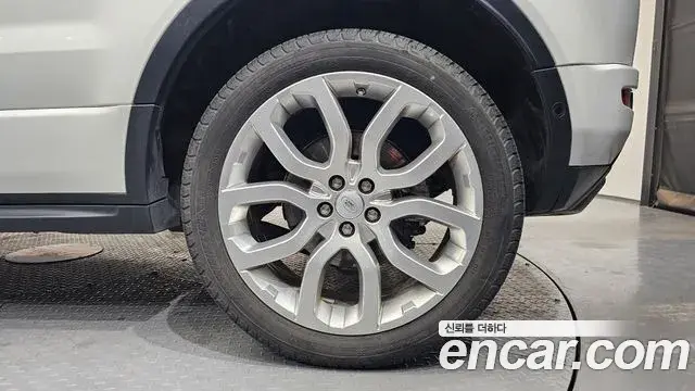 Land Rover Range Rover Evoque 2019 — ფოტო 23/32
