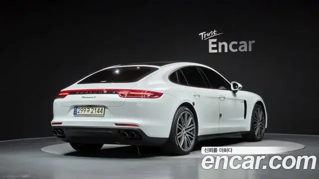 Porsche Panamera 2019 — Фото 2/20