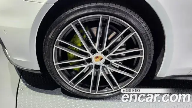 Porsche Panamera 2019 — Фото 5/20