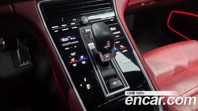 Porsche Panamera 2019 — Фото 9/20