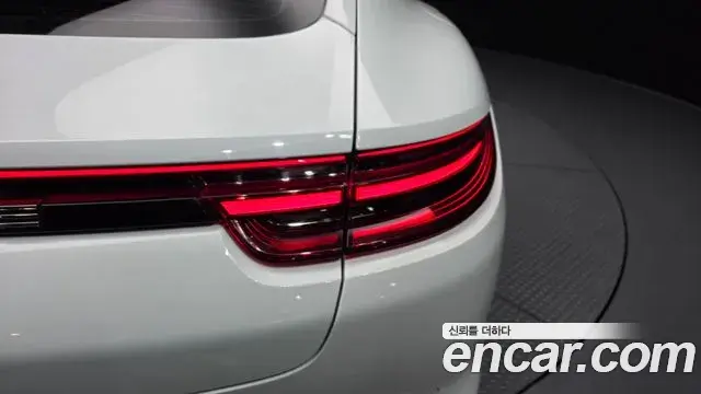 Porsche Panamera 2019 — Photo 8/38