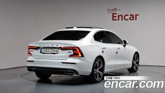 Volvo S60 2021 — ფოტო 25/40