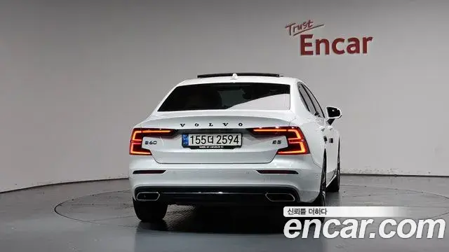 Volvo S60 2021 — ფოტო 31/40