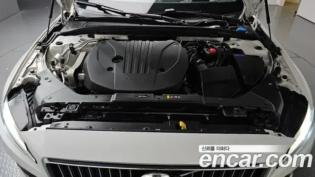 Volvo S60 2021 — ფოტო 11/40