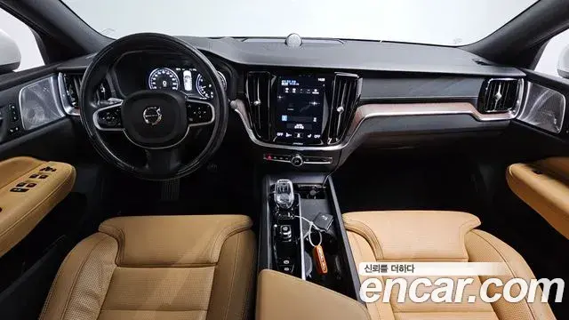 Volvo S60 2021 — ფოტო 15/40