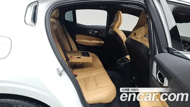 Volvo S60 2021 — ფოტო 26/40