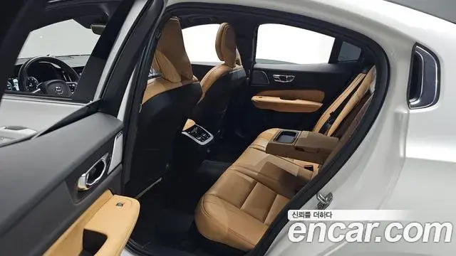 Volvo S60 2021 — ფოტო 3/40
