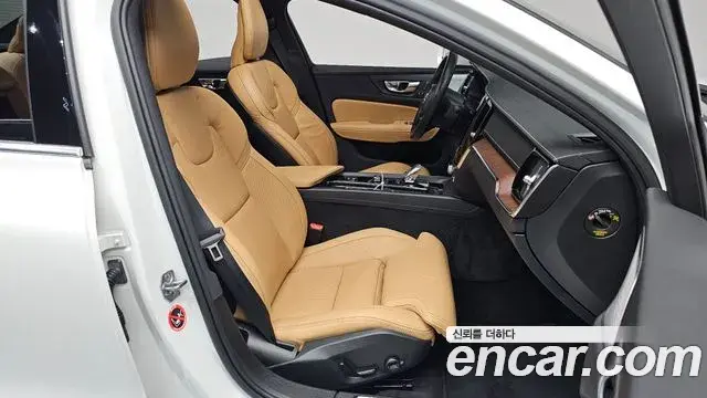 Volvo S60 2021 — ფოტო 37/40