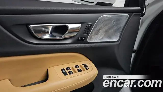 Volvo S60 2021 — ფოტო 17/40
