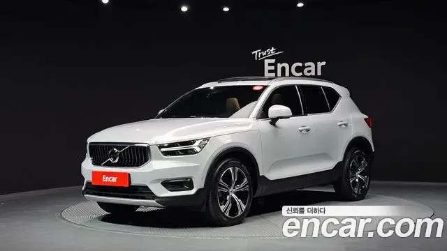 Volvo XC40 2019 — Фото 1/20