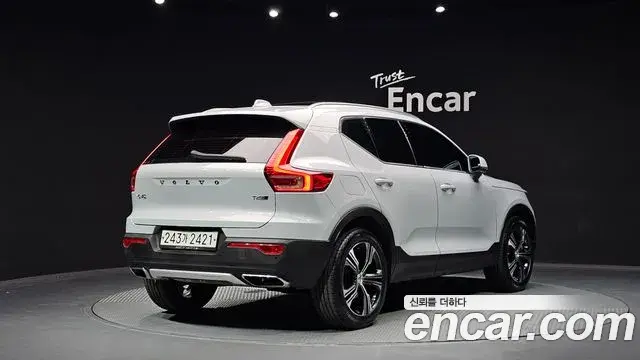 Volvo XC40 2019 — Фото 2/20