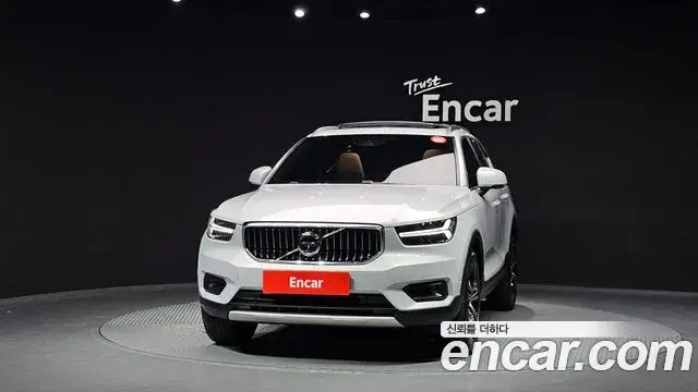 Volvo XC40 2019 — Фото 3/20