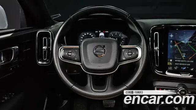 Volvo XC40 2019 — Фото 12/20