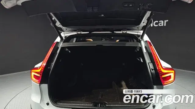 Volvo XC40 2019 — Фото 20/20
