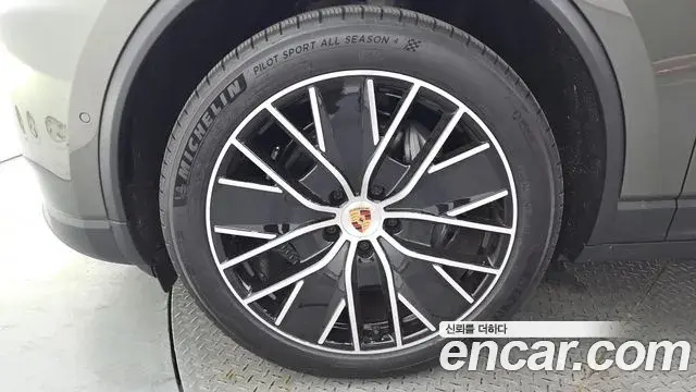 Porsche Macan EV 2025 — ფოტო 14/20