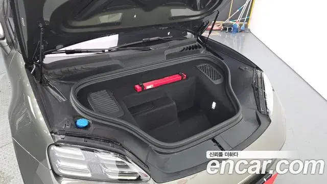 Porsche Macan EV 2025 — ფოტო 3/20
