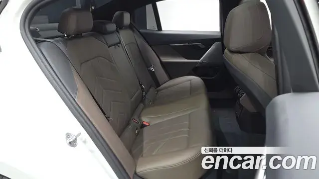 BMW 5 Series 2025 — Şəkil 21/33